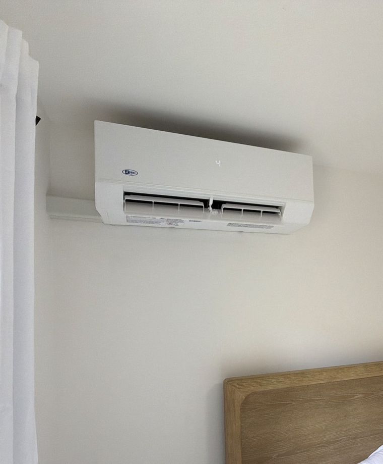 Wall-mounted ductless mini-split indoor head