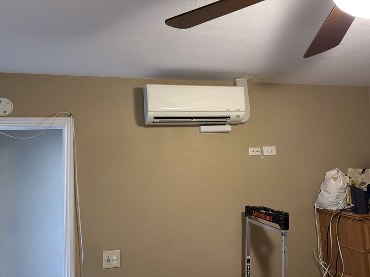 Wall-mounted Mitsubishi mini-split head